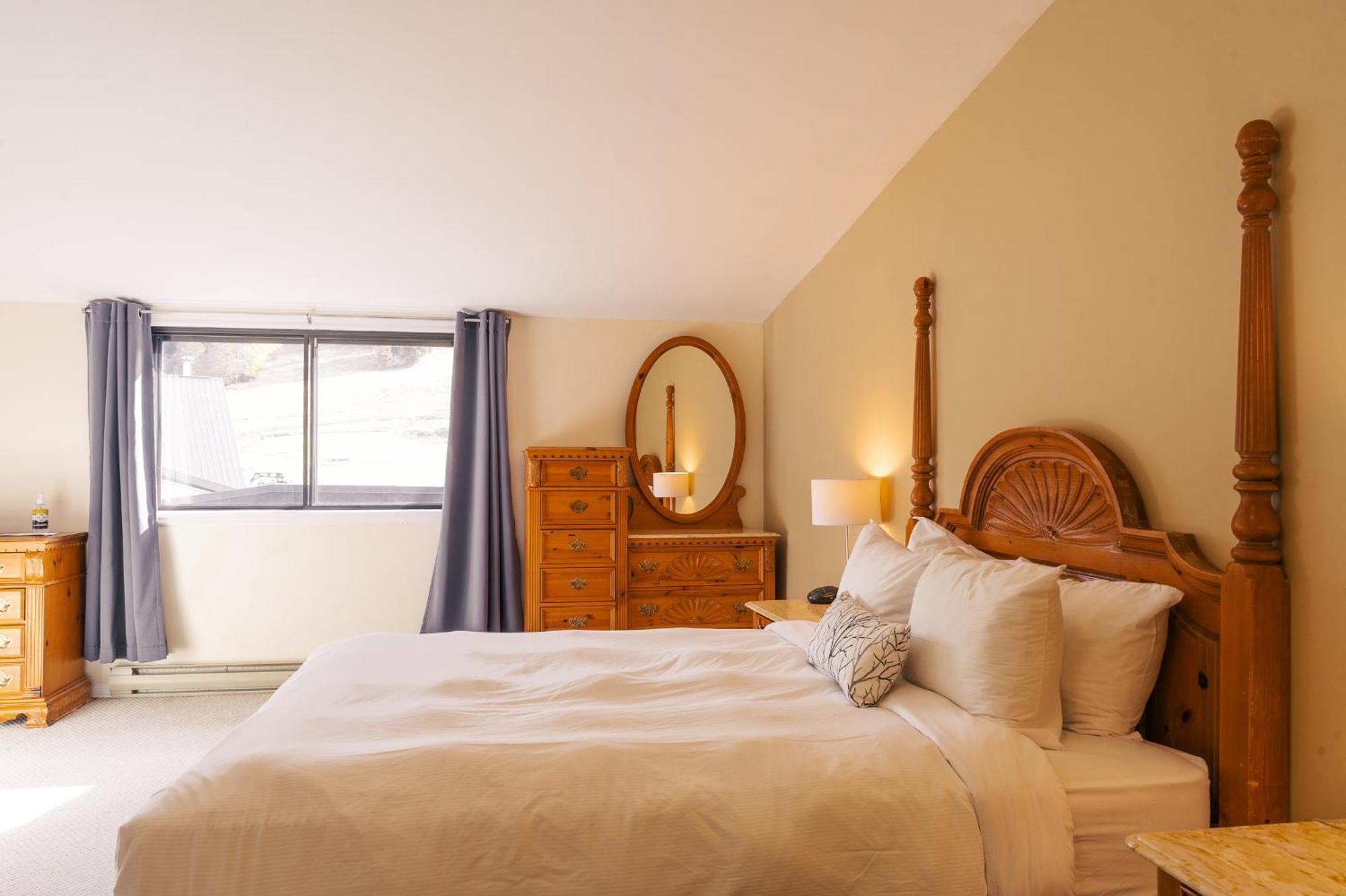 Mont Blanc Hotel & Condos Saint-Faustin Стая снимка