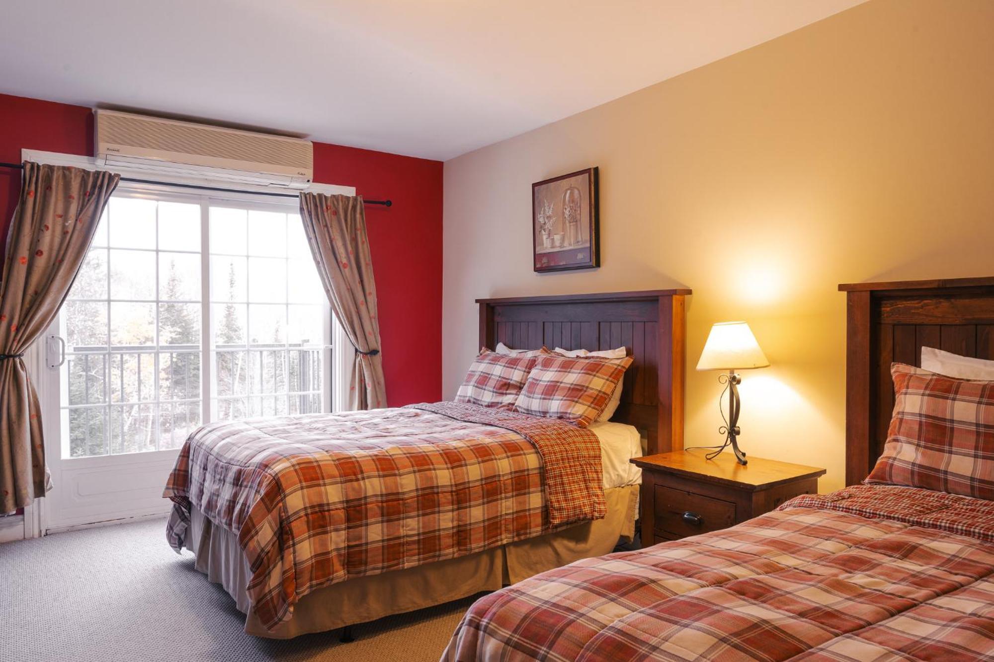 Mont Blanc Hotel & Condos Saint-Faustin Стая снимка